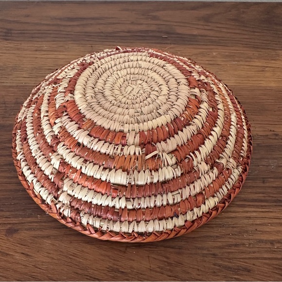 Handcrafted small southwest Woven Basket - Natural and Brown - Picture 3 of 4